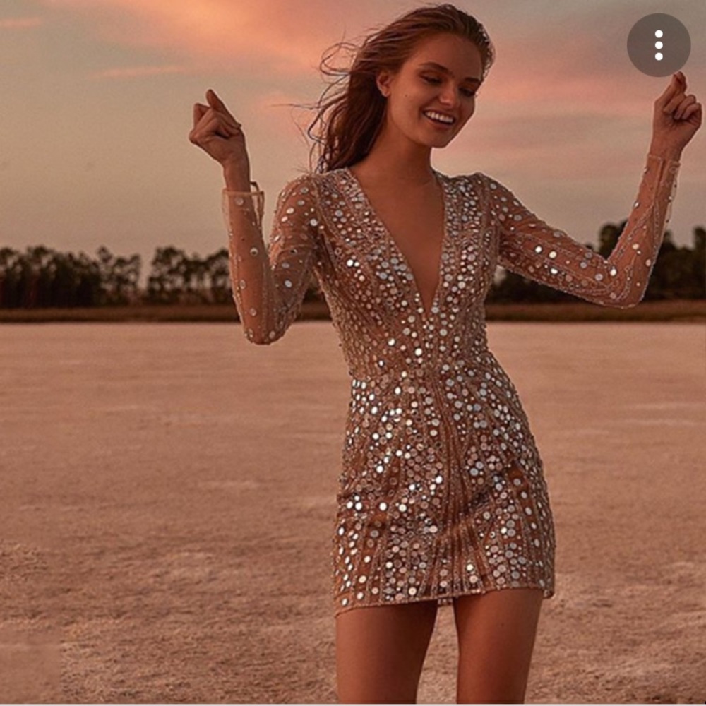 Nwt Mini dress deep v neck. Sz small